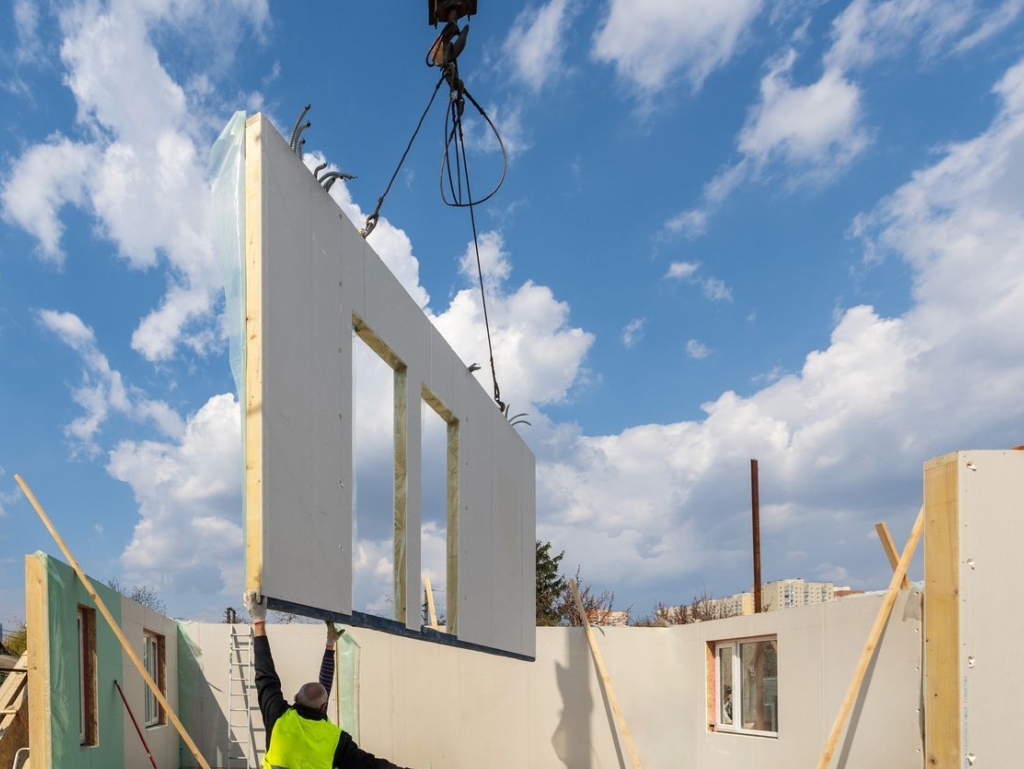 Prevara u Crnoj Gori: Uzeli novac za montažne kuće koje nikad nisu završene