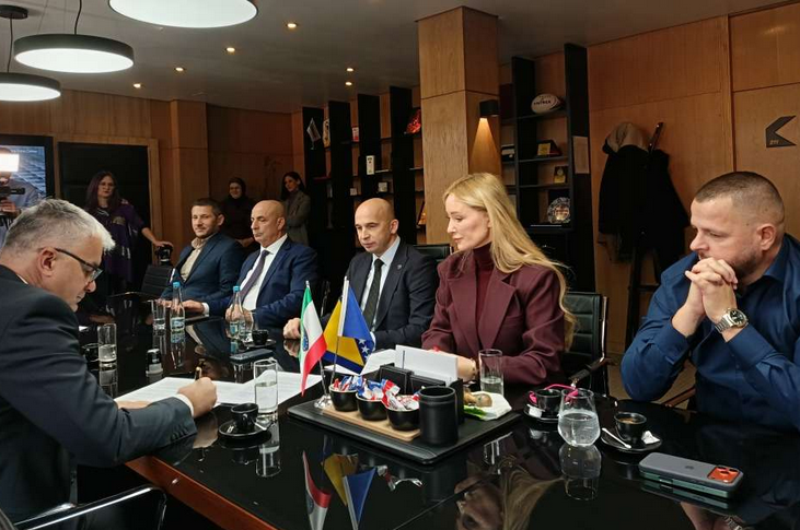 Kolektivni ugovor: Deset posto veća plaća za 4.013 zaposlenih u zdravstvu ZDK 