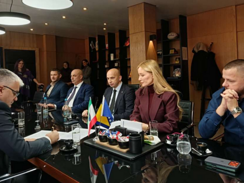 Kolektivni ugovor: Deset posto veća plaća za 4.013 zaposlenih u zdravstvu ZDK