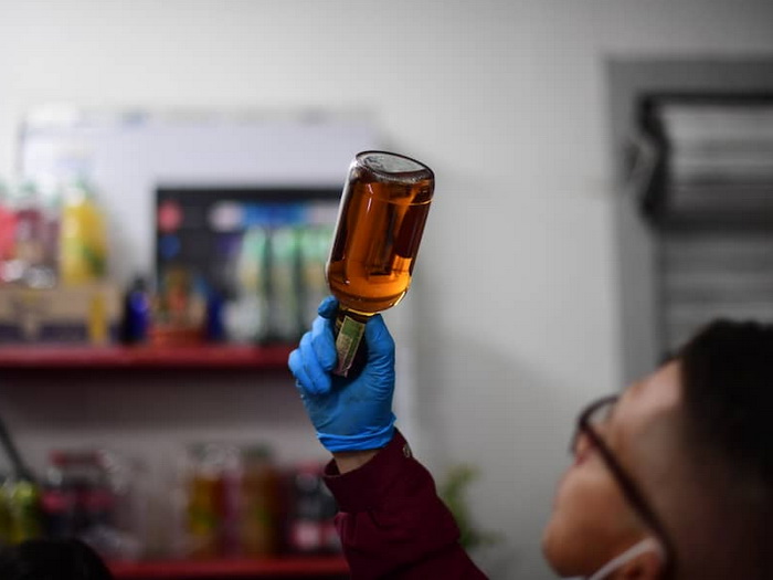 Više umrlih u Kolumbiji nakon konzumiranja domaćeg alkoholnog pića