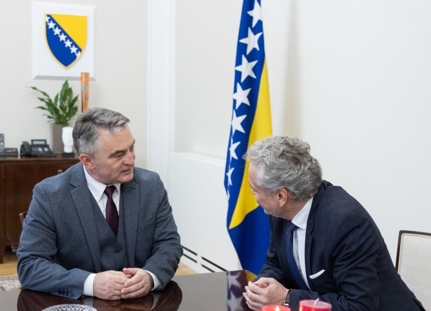 Komšić sa Sattlerom: NATO prvi, EU drugi prioritet