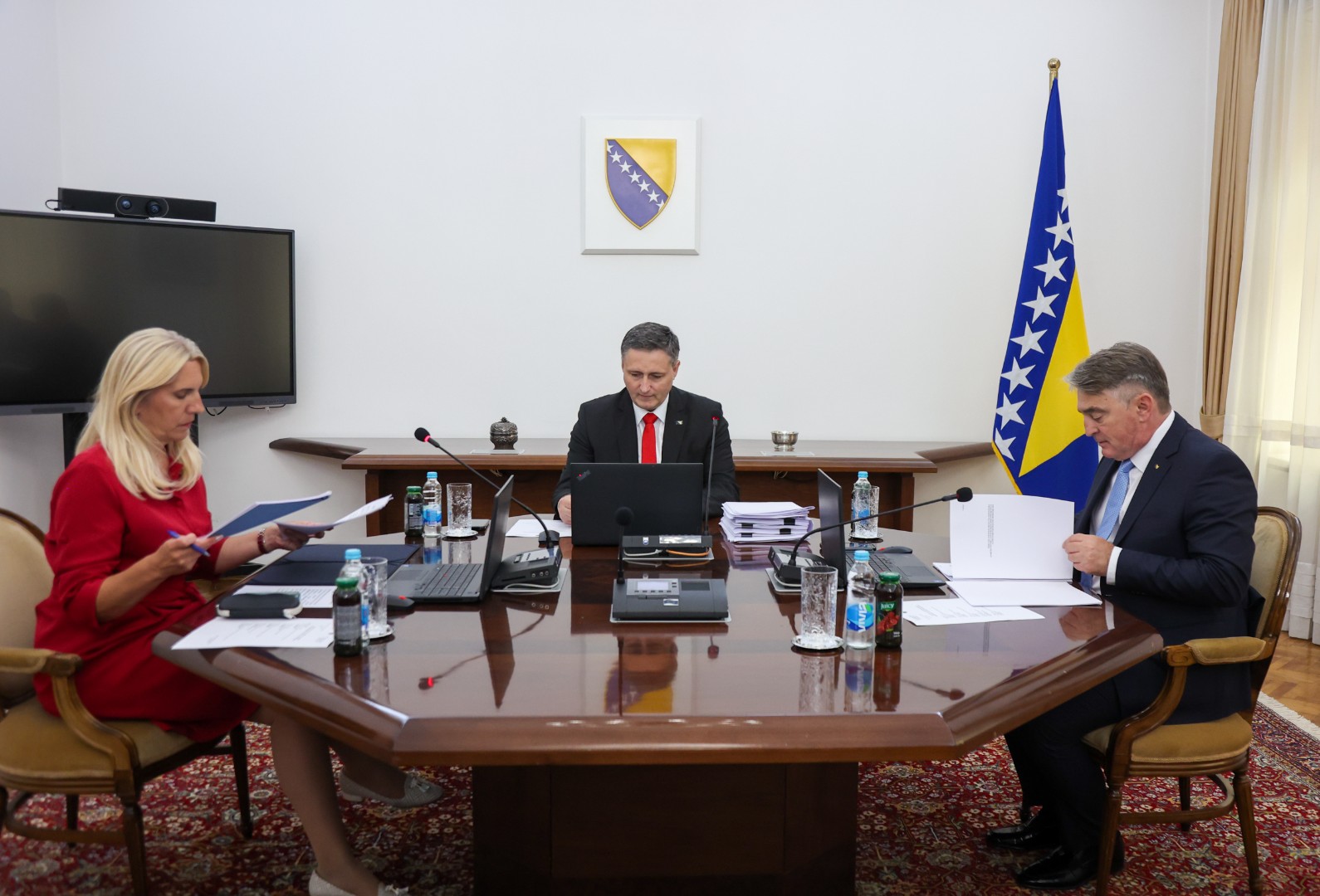 2 glasa ZA, 1 protiv: Predsjedništvo BiH usvojilo budžet institucija BiH