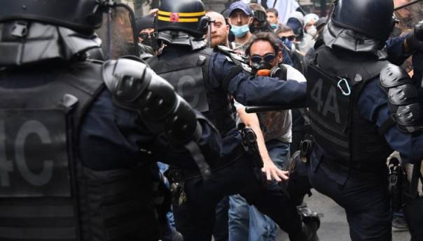 200.000 Francuza na ulicama protiv koronamjera