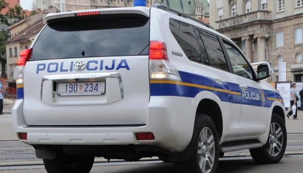 23-godišnjak nožem napao Britance, jednoga teško ozlijedio