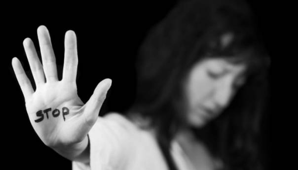 28 posto anketiranih muškaraca smatra da treba tući ženu