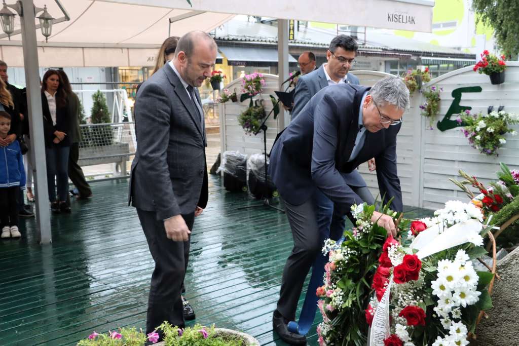 33. godišnjica masakra na Trgu solidarnosti: Sjećanje na ubijene u redu za hljeb