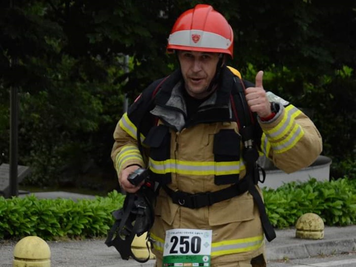 4. Stolački cener: Među učesnicima i vatrogasac u full opremi