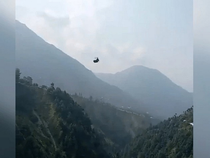 6 djece i 2 učitelja u Pakistanu vise u žičari na 274m od tla