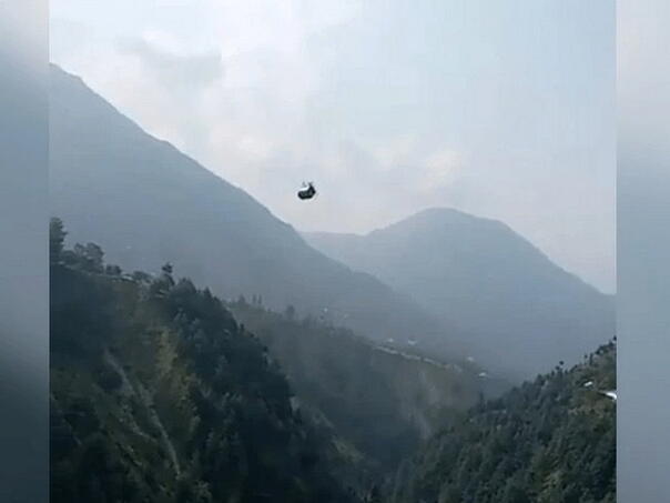 6 djece i 2 učitelja u Pakistanu vise u žičari na 274m od tla