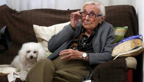 99-godišnjakinja pobijedila covid-19 i onda se vratila kompjuterskim igricama