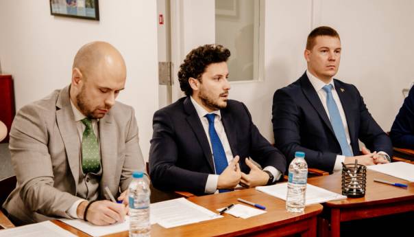 Abazović daje 35 hiljada dolara mjesečno za lobiranje u Washingtonu