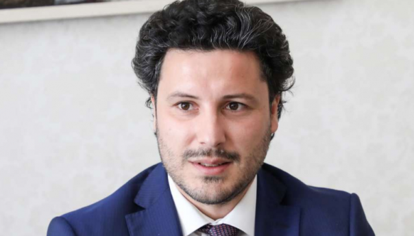 Abazović: Odlazak ministra na obilježavanje neustavnog dana RS, je skandal ali i priprema za izbore