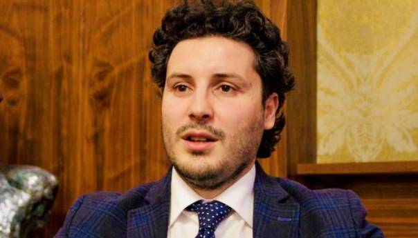 Abazović se oglasio na Twitteru, nije osudio čestitku Krivokapića