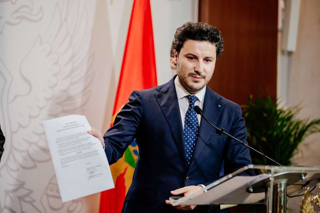 Abazović: Spomen ploču u Morinju treba ukloniti i postaviti novu