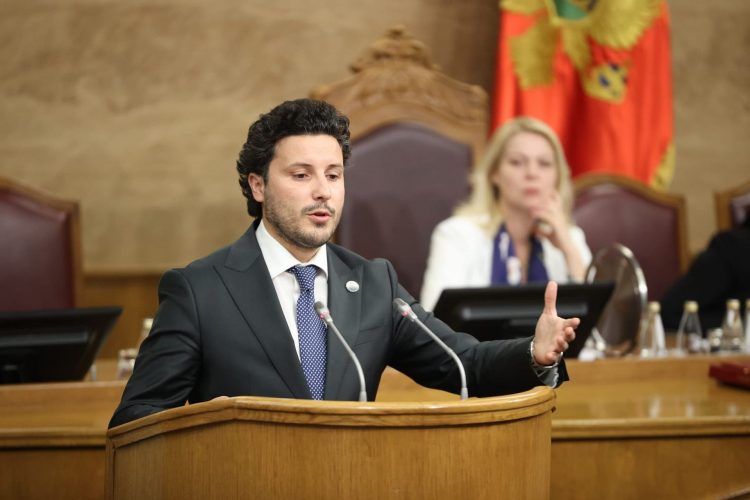 Abazović u obraćanju povodom 100 dana Vlade: Neka padne, da osvježi