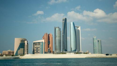 Abu Dabi zatvara javna mjesta za nevakcinisane osobe