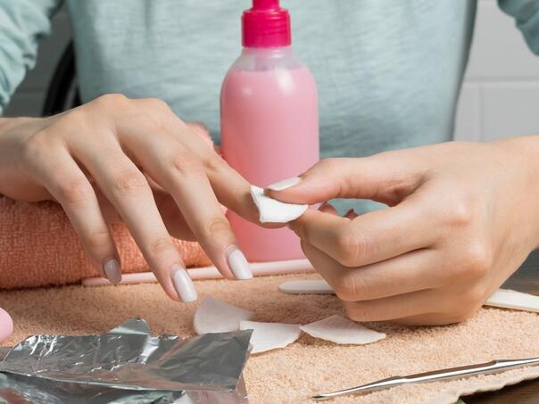 Aceton i lak za kosu uklanjaju i najtvrdokorniju tintu