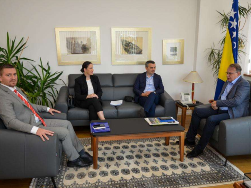 Ademović i Karić s premijerom FBiH Nikšićem o projektima Grada Sarajeva