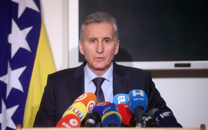 Ademović pisao Šmitu: Zašto se promijenio pristup prema pitanju neustavnih zakona NSRS?