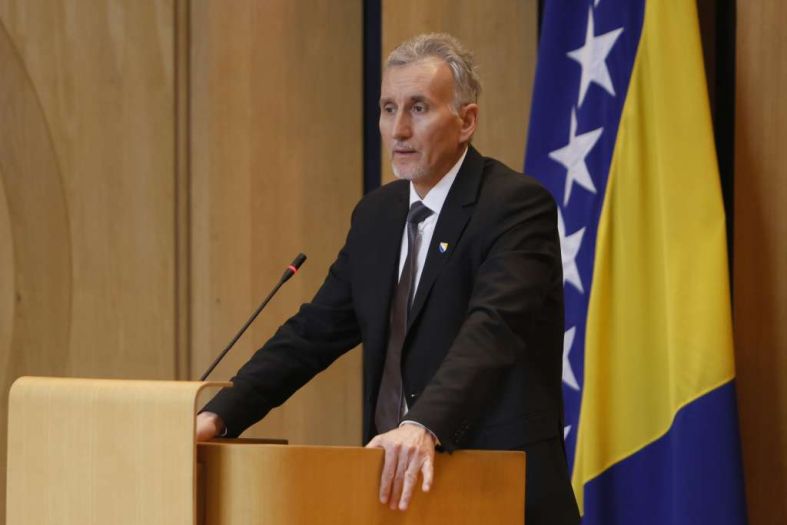 Ademović pojasnio kako dolazi do blokada u Domu naroda