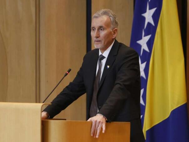 Ademović pojasnio kako dolazi do blokada u Domu naroda