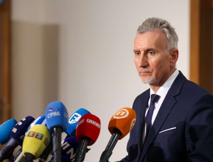 Ademović srdačnom porukom čestitao Božić vjernicima