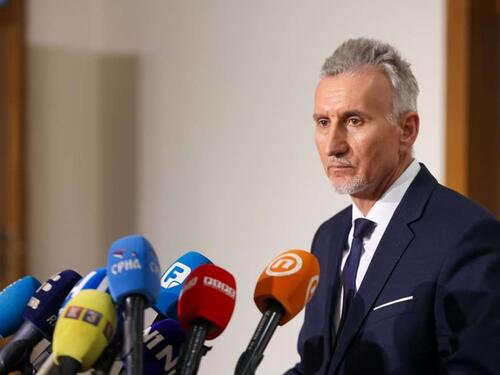 Ademović srdačnom porukom čestitao Božić vjernicima