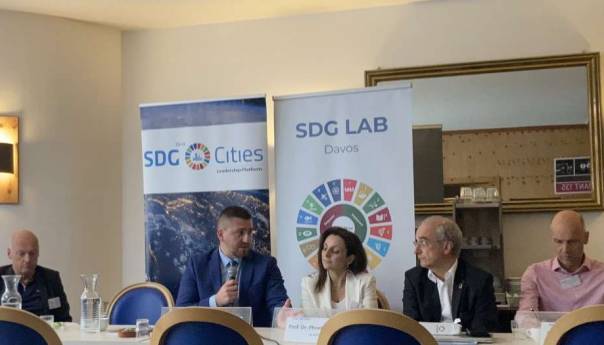 Ademović u Davosu predstavio projekte Grada Sarajeva