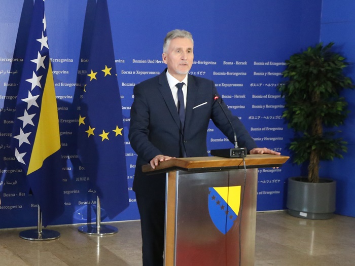 Ademović uputio zahtjev za ocjenu ustavnosti Zakona o proizvodnji oružja u RS
