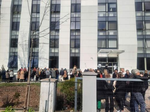 Administrativni radnici u pravosuđu RS-a organizovali 'štrajkačke straže'