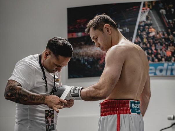 Adnan Ćatić nokautom do 45. pobjede u karijeri, osvojio WBA "Zlatnu titulu"