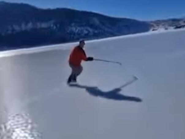 'Adrenalinski užitak': Hokej na ledu zaigran na zaleđenom Blidinjskom jezeru