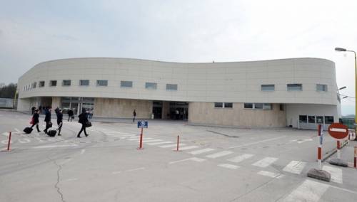Aerodrom Tuzla bilježi blagi pad broja putnika zbog reduciranja nekih linija