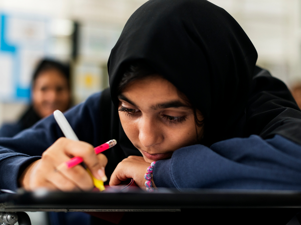 Afganistan bi mogao izgubiti 25.000 učiteljica i zdravstvenih radnica