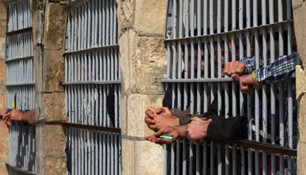 Afganistan oslobađa talibanske zatvorenike kako bi pokrenuo mirovne pregovore
