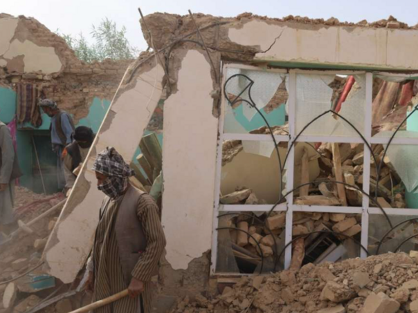 Afganistanci počinju raščišćavanje nakon zemljotresa u kojem je poginulo najmanje 27 ljudi