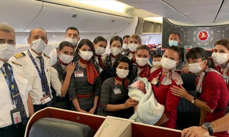 Afganistanka se porodila pri evakuaciji tokom leta Turkish Airlinesa