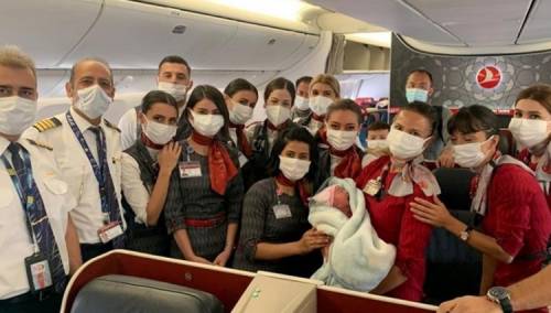 Afganistanka se porodila pri evakuaciji tokom leta Turkish Airlinesa
