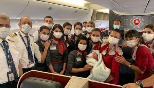 Afganistanka se porodila pri evakuaciji tokom leta Turkish Airlinesa