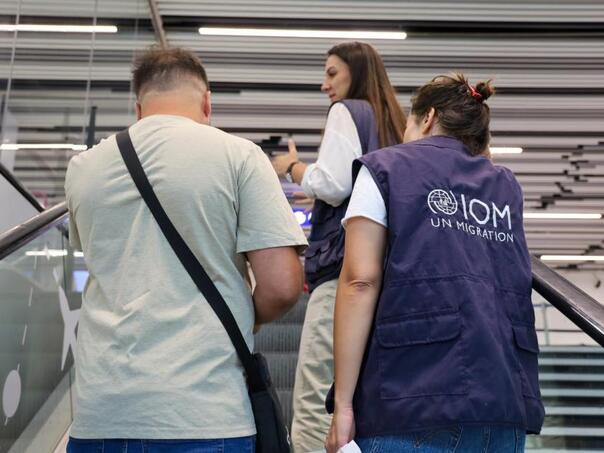 Afganistanska porodica se konačno ponovo okupila u Švicarskoj uz pomoć IOM-a