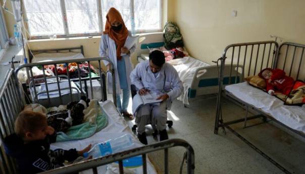 Afganistanske bolnice pune djece s upalom pluća zbog ekonomske krize