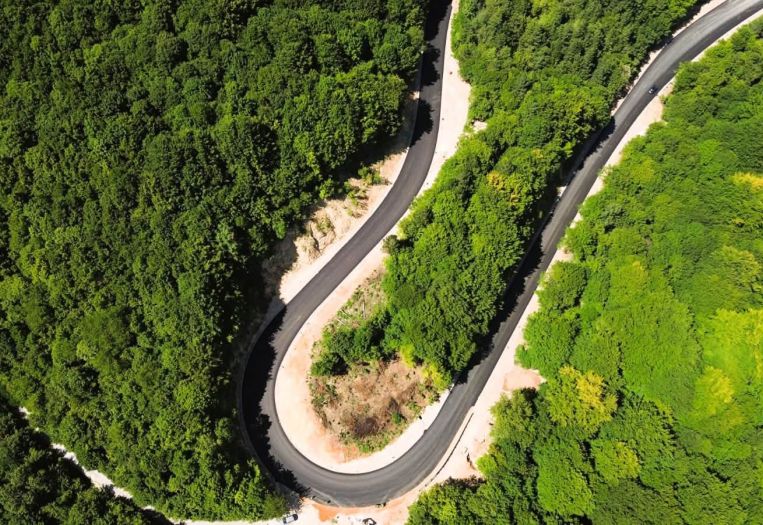 Afsaltirano 800 metara na putu prema Bjelašnici, Šteta objavio fotografije