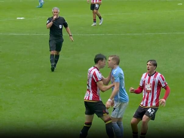 Ahmedhodžić uhvatio za vrat protivničkog igrača i dobio crveni karton