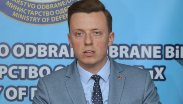 Ahmetović: BiH je kao u nekom korzetu, više ne može disati