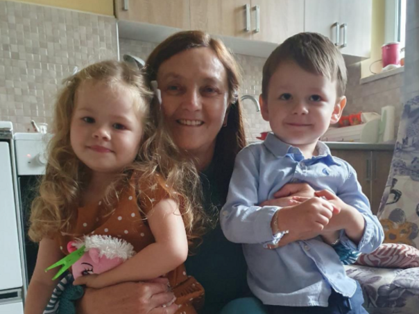 Ajkuna, dijalizni pacijent s bolnim otvorenim ranama na nogama, treba pomoć dobrih ljudi