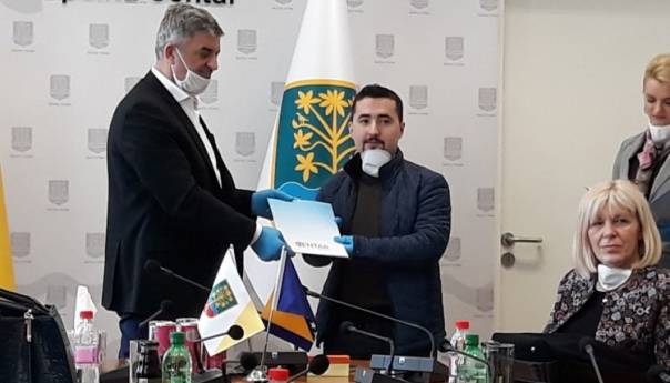 Ajnadžić otpočeo potpisivanje ugovora za 443 stipendije