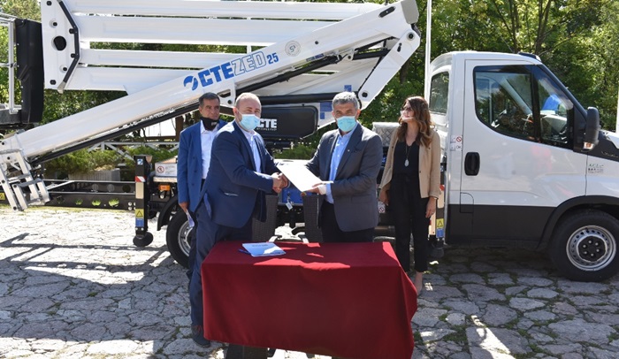 Ajnadžić uručio specijalno teretno vozilo za potrebe KJKP „Park“