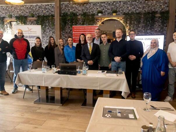 'Akademija izvrsnosti – Most Istok Zapad u Bosni i Hercegovini' održana u Tešnju