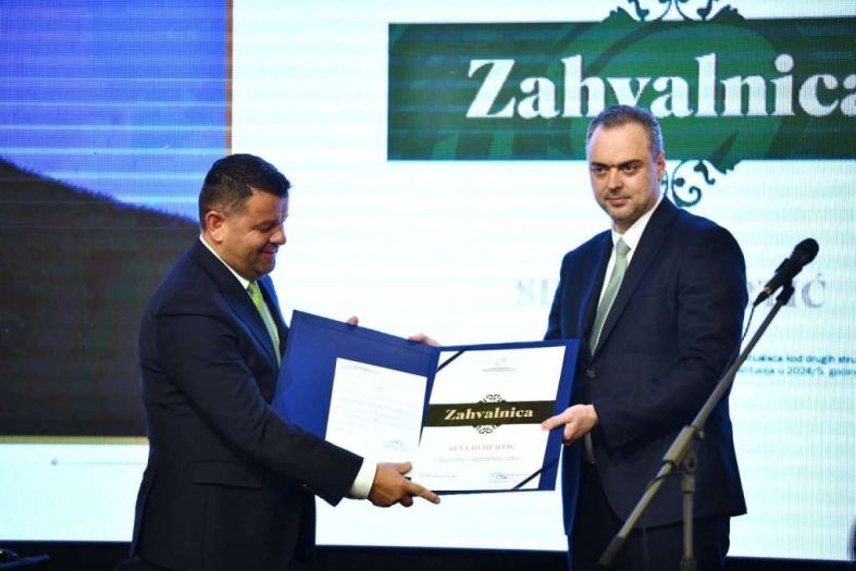 Akademijom u Sarajevu obilježene 33 godine rada VKBI-ja, Hurtiću uručeno priznanje