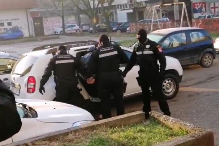 Akcija 'Kavez': Uhapšeno 14 osoba, oduzeto oružje i droga